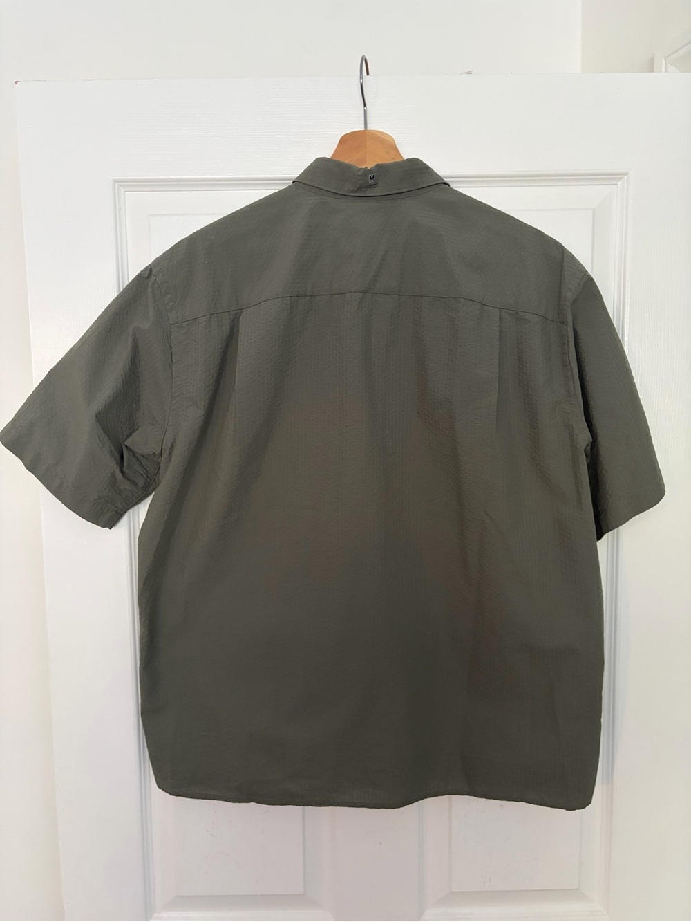 NWT UNIQLO Olive Short-Sleeve Camp Shirt size M but fits like a large - Picture 2 of 2